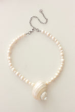 Load image into Gallery viewer, Pearly Turbo Necklace