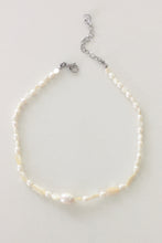 Load image into Gallery viewer, Snow Necklace