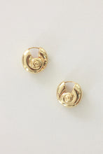 Load image into Gallery viewer, Shell Hoop Earrings
