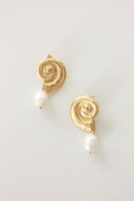 Load image into Gallery viewer, Swirl Shell Earrings