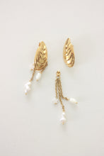 Load image into Gallery viewer, Celestial Small Oyster Earrings