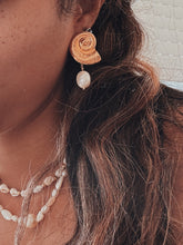 Load image into Gallery viewer, Swirl Shell Earrings