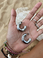Load image into Gallery viewer, Tully Hoop Earrings 1.0  (silver)