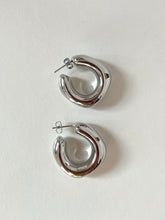 Load image into Gallery viewer, Carmen Hoop Earrings (silver)