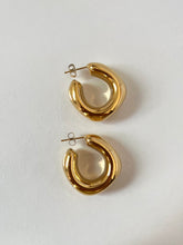 Load image into Gallery viewer, Carmen Hoop Earrings (gold)