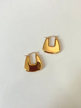 Load image into Gallery viewer, Chad Hoop Earrings (gold)