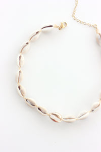 Golden Cowrie Shell Necklace (beige)