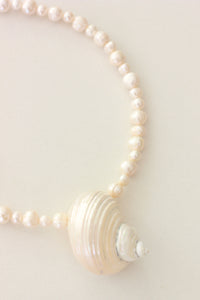 Pearly Turbo Necklace