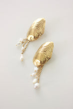 Load image into Gallery viewer, Celestial Big Oyster Earrings