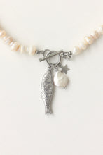 Load image into Gallery viewer, Pearly Pescadito Necklace (silver)