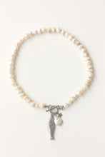 Load image into Gallery viewer, Pearly Pescadito Necklace (silver)