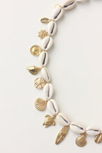 Load image into Gallery viewer, Cowrie Hat Band &amp; Necklace + FREE RANDOM HAT