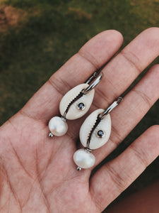 Atlas Earrings (Mother of Pearl)