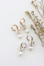 Load image into Gallery viewer, Atlas Earrings (Mother of Pearl)