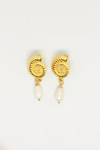 Load image into Gallery viewer, Gold Snail and Cultured Pearls Earrings
