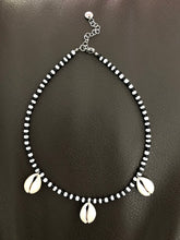 Load image into Gallery viewer, Magda Necklace (black and white)