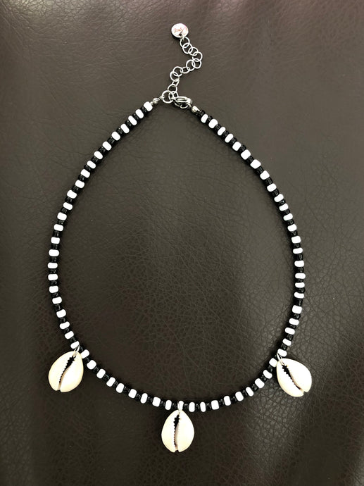 Magda Necklace (black and white)